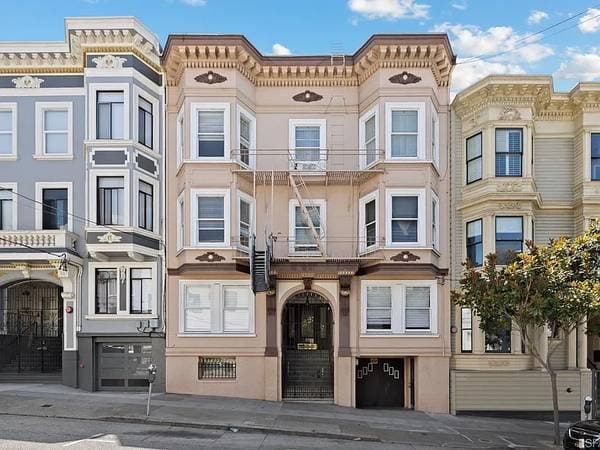1BR/1BA Apartment on Washington St · San Francisco photo 1