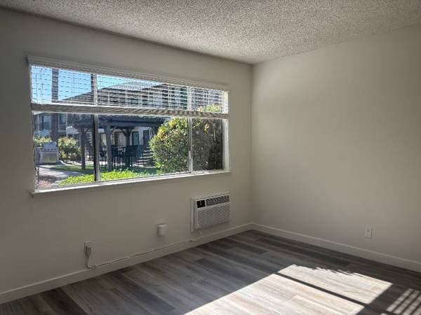 0BR/1BA Apartment on Hollis Avenue · Campbell photo 3