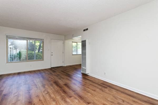 1BR/1BA Apartment · Hayward photo 3