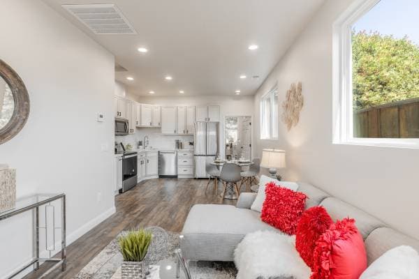 2BR/2BA Single Family House on Evans Ave · Fremont photo 1