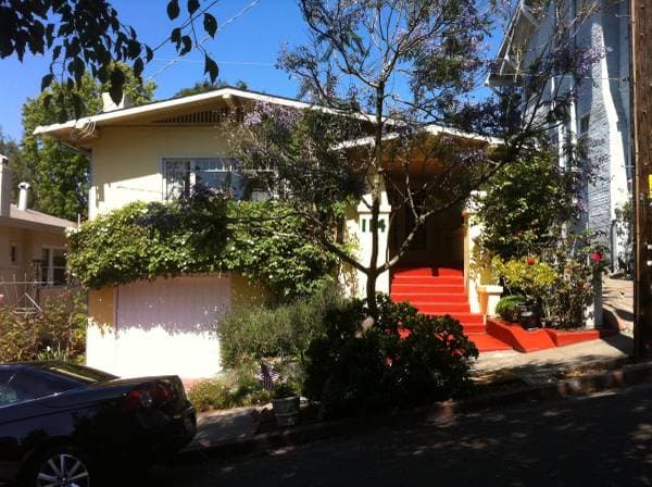 2BR/1BA Single Family House on Entrada Ave · Oakland photo 1