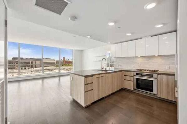 2BR/2BA Condo on Long Bridge St · San Francisco photo 2