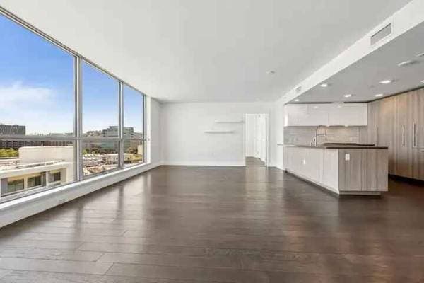 2BR/2BA Condo on Long Bridge St · San Francisco photo 3