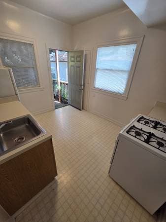 0BR/1BA Duplex on Derby St · Berkeley photo 3
