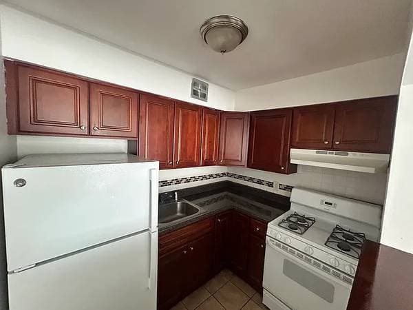 2351 Jackson Street Apartments photo 3
