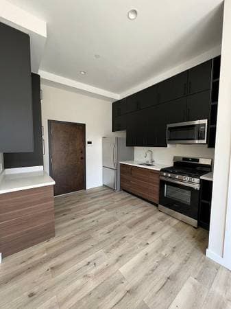 4BR/2BA Apartment · San Francisco photo 2
