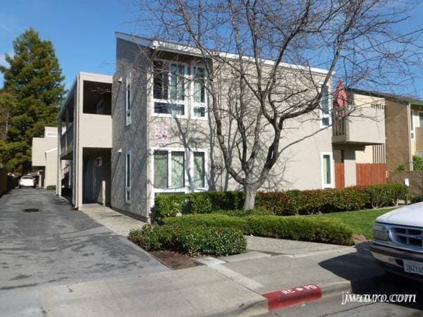 2BR/1BA Apartment · Redwood City photo 1