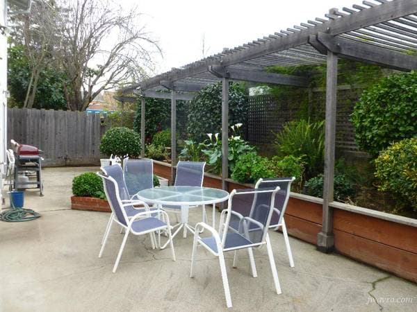 2BR/2BA Townhouse · San Mateo photo 2