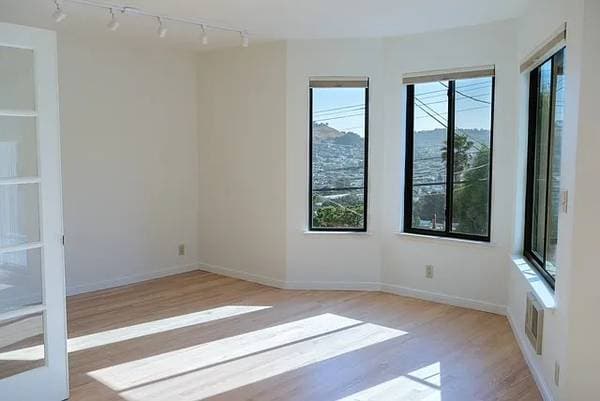 2BR/2BA Single Family House on Carolina St · San Francisco photo 2