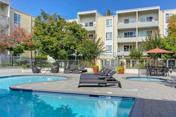 0BR/1BA Apartment on Creekside Drive · Walnut Creek photo 4
