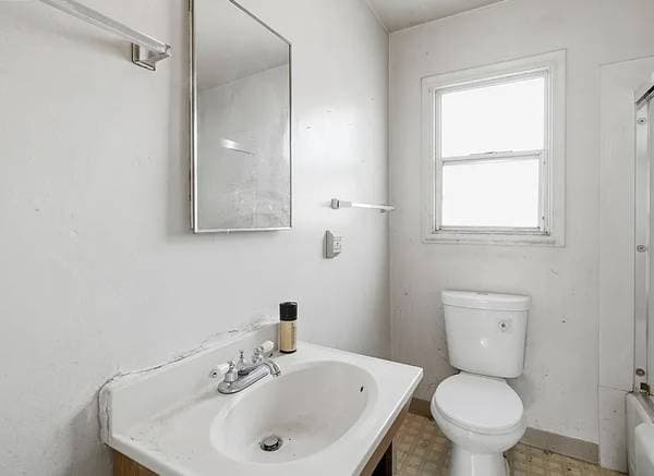 2BR/1BA Single Family House · Richmond photo 4