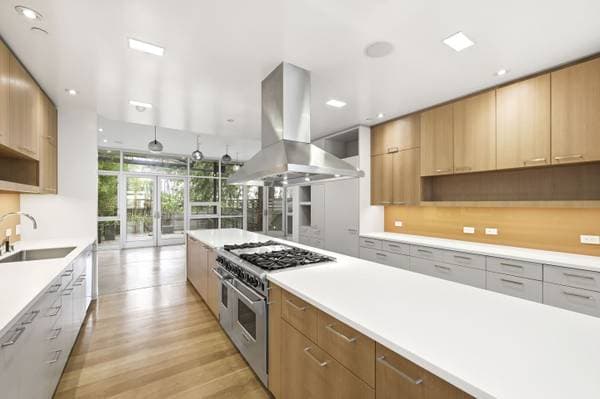 1076 S Van Ness Avenue, San Francisco (Single Family) photo 1