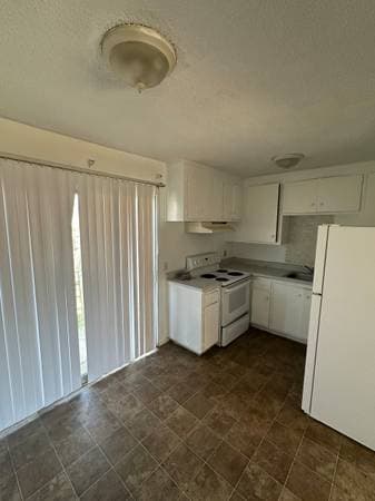 2BR/1BA Apartment on 82nd Ave. · Oakland photo 4