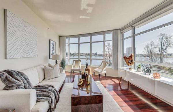 1BR/1BA Apartment · Oakland photo 1