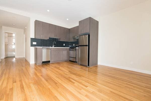 1BR/1BA Apartment on Judah · San Francisco photo 3