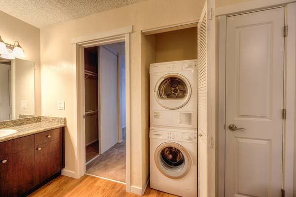 1BR/1BA Apartment on Creekside Drive · Walnut Creek photo 3
