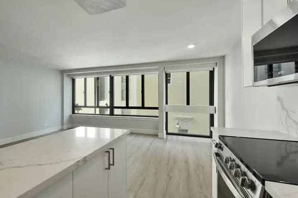 2000 Broadway Street Apartments photo 4