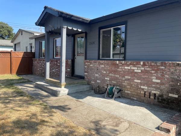 4BR/1BA Single Family House · Santa Cruz photo 2