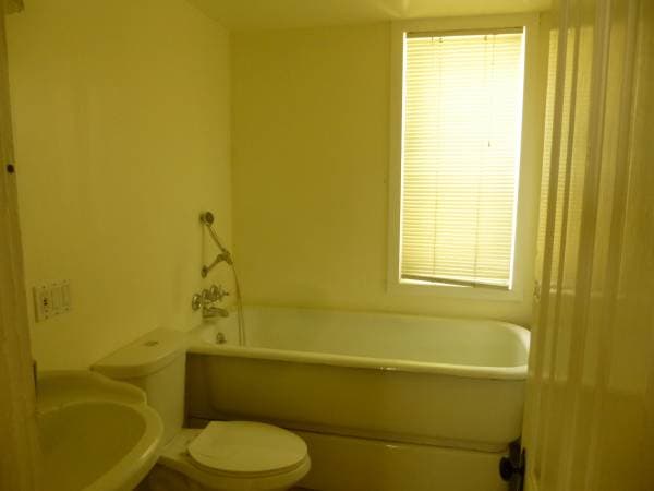 3BR/2BA Flat on Claremont Ave · Oakland photo 5