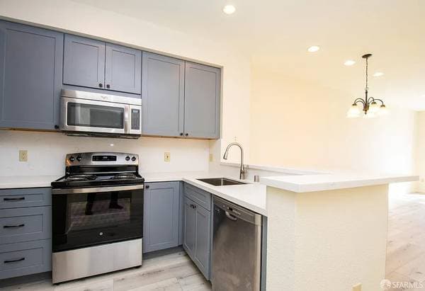 2BR/2BA Apartment on Crescent Way · San Francisco photo 3