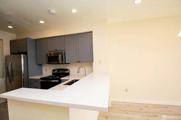 2BR/2BA Apartment on Crescent Way · San Francisco photo 4