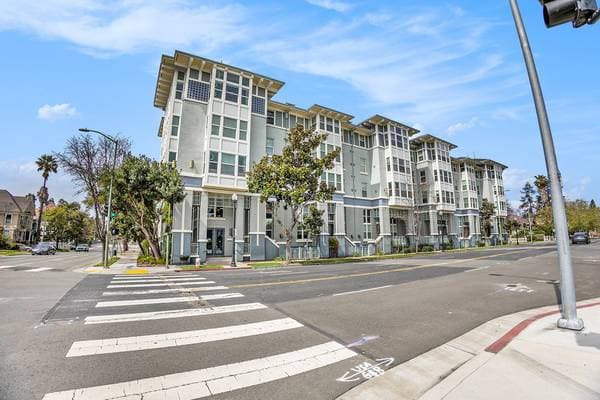 2BR/2BA Condo on 12th St · Oakland photo 1