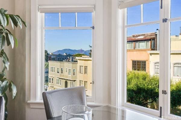2BR/2BA Condo on Chestnut Street · San Francisco photo 1