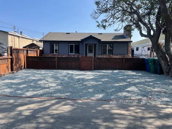 4BR/1BA Single Family House · Santa Cruz photo 1