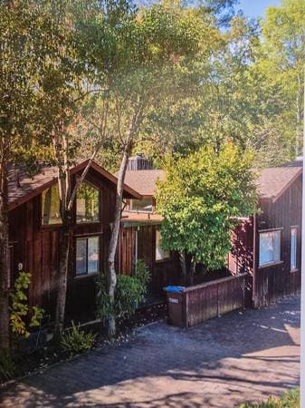 1BR/1BA Duplex on Hillside Auenue · Ross photo 1