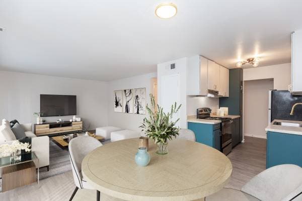 2BR/1BA Apartment on Clay Street · San Francisco photo 1
