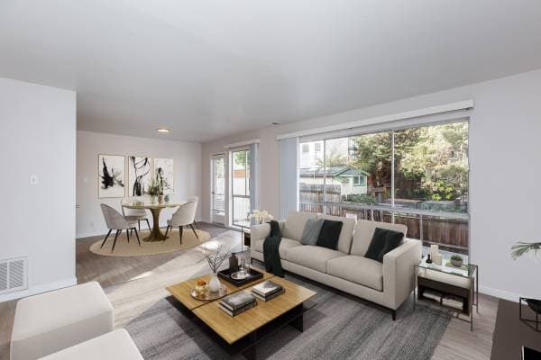 2BR/1BA Apartment on Clay Street · San Francisco photo 2