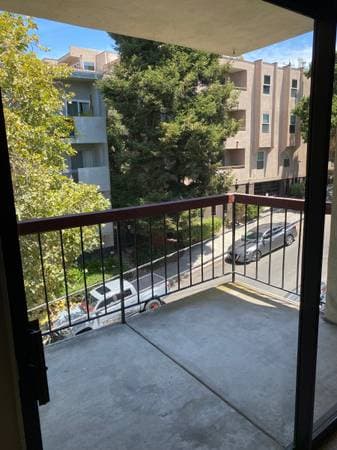 1BR/1BA Condo · Oakland photo 2