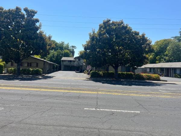 0BR/1BA Apartment on Farmers Lane · Santa Rosa photo 1