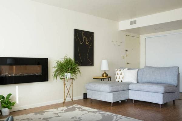 2BR/1BA Single Family House · San Bruno photo 5