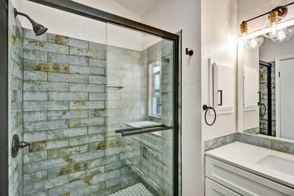 3BR/2BA Single Family House on 11th Street - Unit B · Oakland photo 1