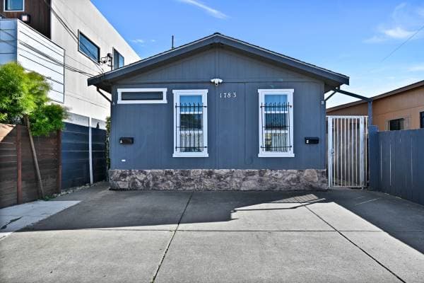 3BR/2BA Single Family House on 11th Street - Unit B · Oakland photo 3