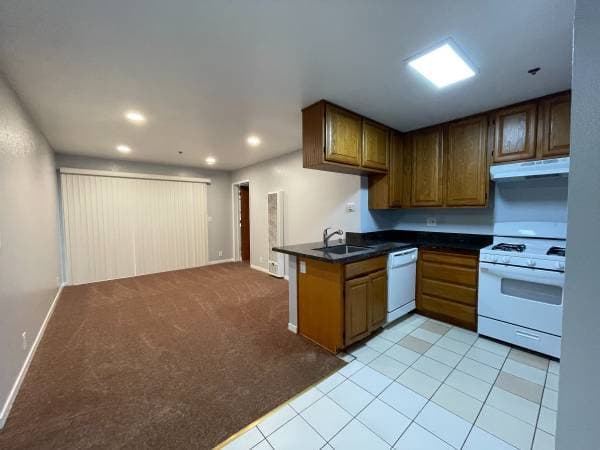 2BR/2BA Apartment on Macarthur Blvd · Oakland photo 2