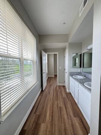 2BR/2BA Apartment on Round Barn Blvd · Santa Rosa photo 2