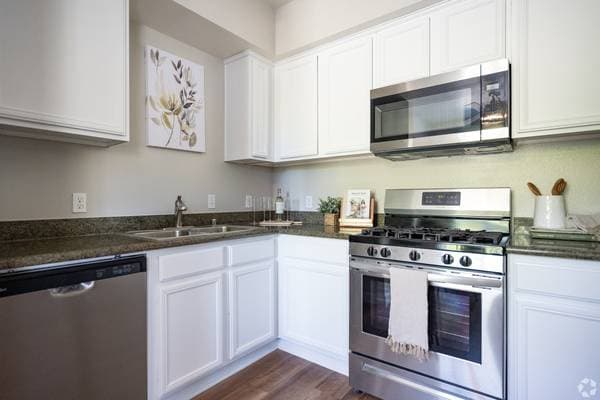 1BR/1BA Apartment on Round Barn Blvd · Santa Rosa photo 5