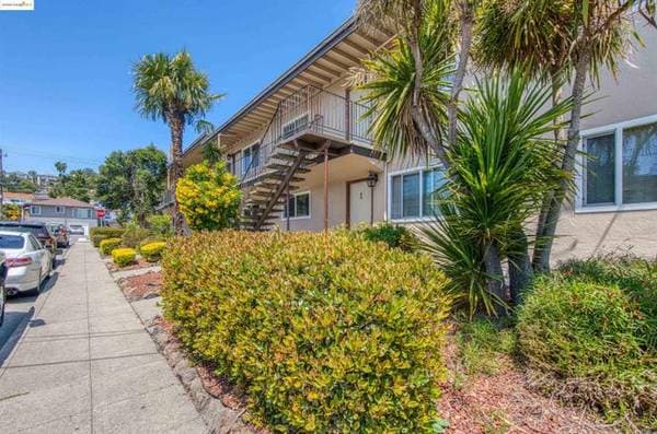 Welcome to your dream home in Hayward photo 2