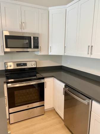 2BR/1BA Apartment on Lincoln Way · San Francisco photo 3