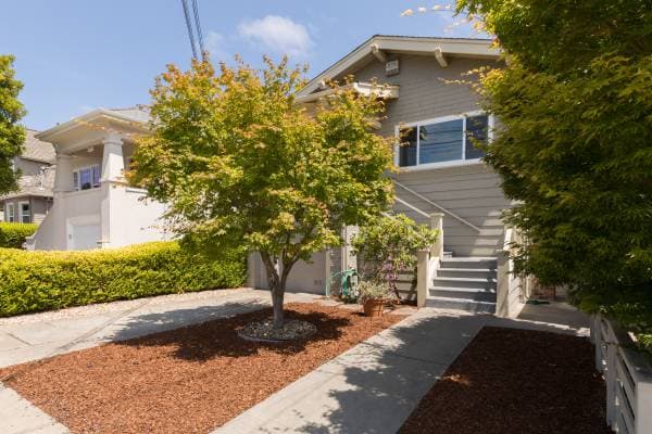 2BR/1BA Duplex · Oakland photo 2
