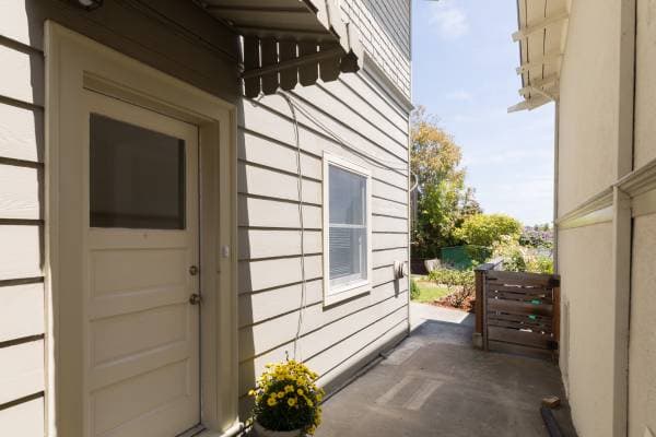2BR/1BA Duplex · Oakland photo 3