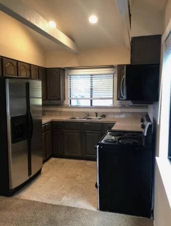 1BR/1BA Duplex on Hemlock Ave · Concord photo 2
