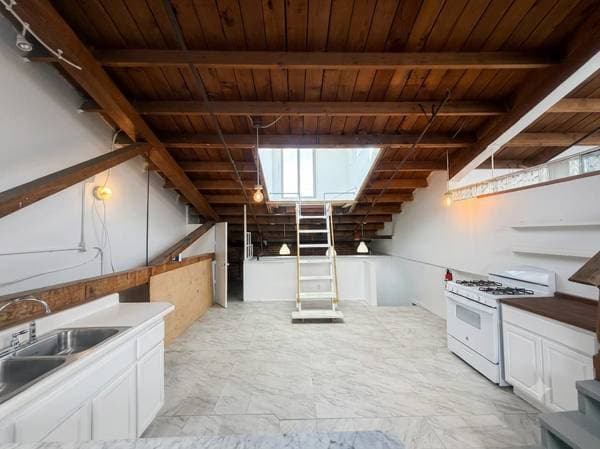 2BR/1BA Loft on San Leandro St · Oakland photo 1