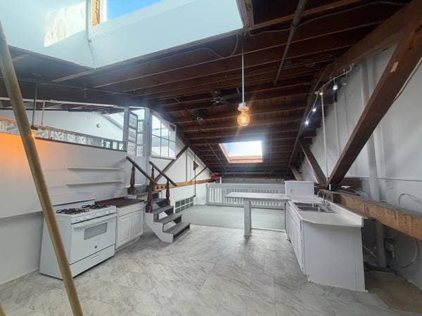 2BR/1BA Loft on San Leandro St · Oakland photo 4