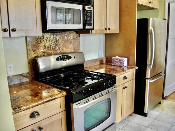 3BR/2BA Apartment · Berkeley photo 2