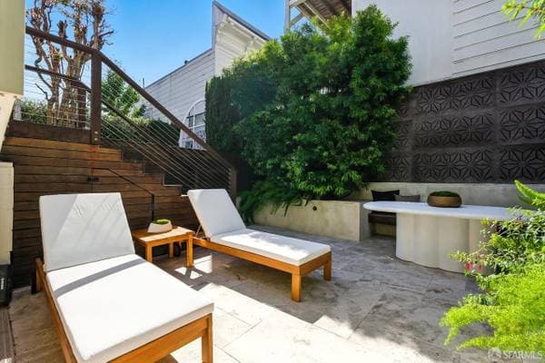 1BR/2BA Single Family House on Greenwich St · San Francisco photo 3