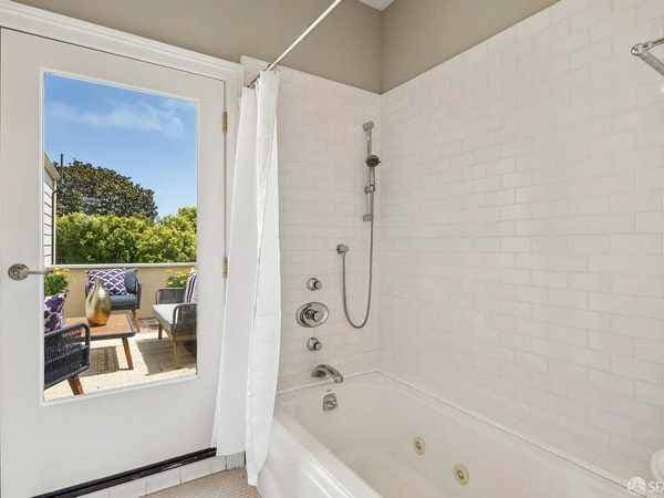 1BR/1BA Single Family House · San Francisco photo 4