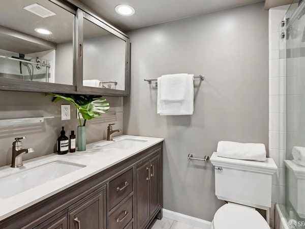 1BR/2BA Condo · San Francisco photo 4